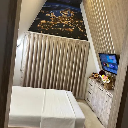 Bed & Breakfast Rrjoll