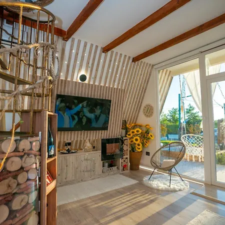 Rrjoll Bed & Breakfast *