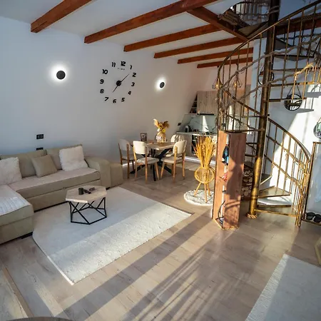 Bed & Breakfast Rrjoll *