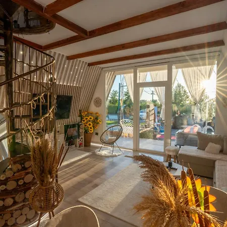Bed & Breakfast Rrjoll *